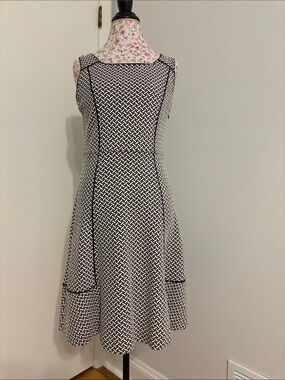 Lands’ End Sleeveless Black & White Patterned Fit-and-Flare Dress, size 8